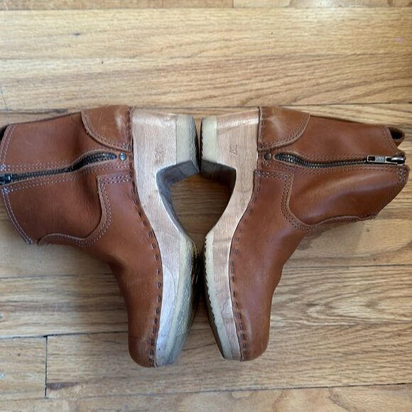 No. 6 EU 37 US 6.5 5" Leather Clog Buckle Boot on Mid Heel in Honey great cond - Picture 7 of 9